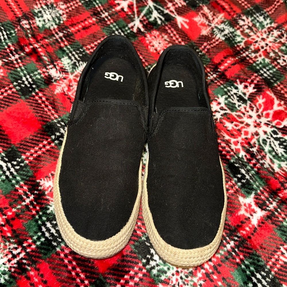 UGG SIZE 7.5 SLIP ONS